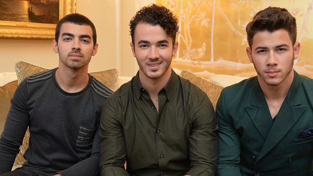 00_Social_Jonas_Bros-1.jpg