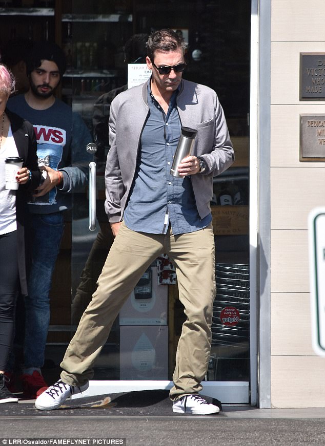 0578-4428266-Don_Draper_no_more_Newly_single_Jon_Hamm_reveals_he_s_thinning_o-a-59_1492682378529.jpg