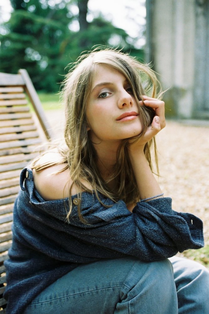 1440381436-melanie-laurent.jpg