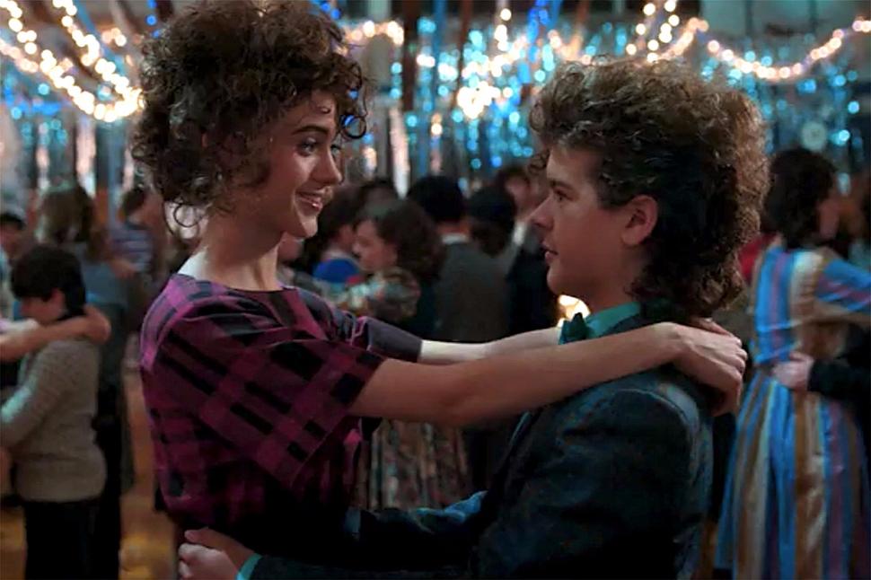 171031-natalia-dyer-gaten-matarazzo-stranger-things-1.jpg