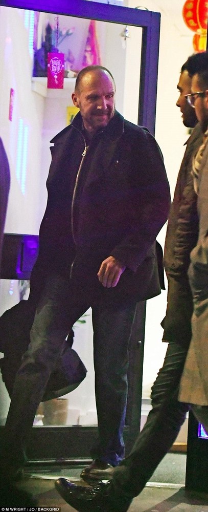 4A15297700000578-5488051-Ralph_Fiennes_was_spotted_leaving_the-a-179_1520792831931.jpg