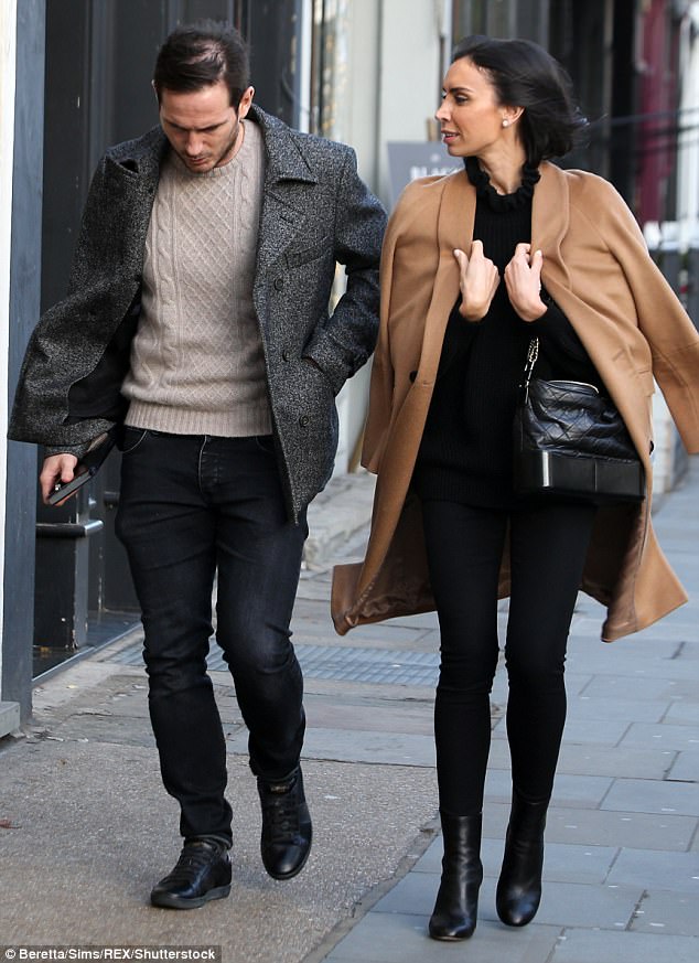 9100000578-0-The_TV_presenter_41_looked_typically_chic_for_their_date_afterno-m-95_1511528986577.jpg