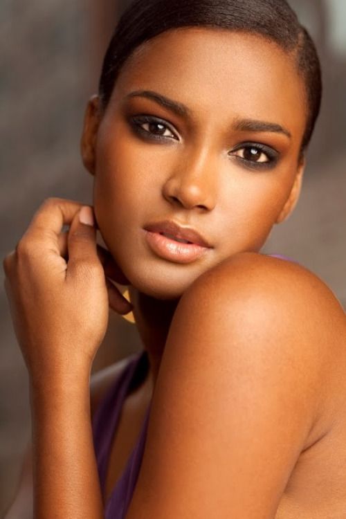 d72cdd81f1d5cdc8f4556db22a394ad4--leila-lopes-angola.jpg