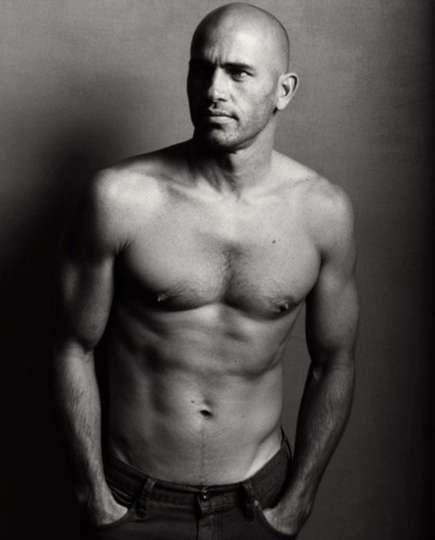 df9be1bc98f4a50a8558f8b08baaf664--bald-men-hot-bald-dudes.jpg
