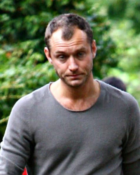 Jude+Law+Jude+Law+Shows+Off+Odd+Hairline+yOpXcF5WW6xl.jpg