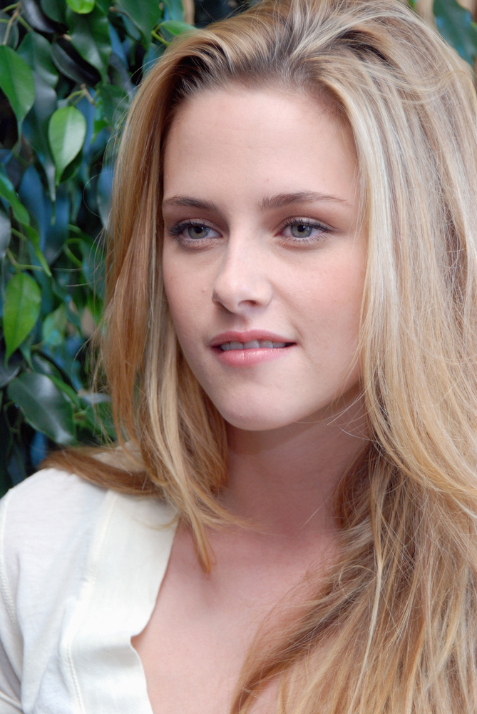 kristen_stewart_by_laurambarros2.jpg