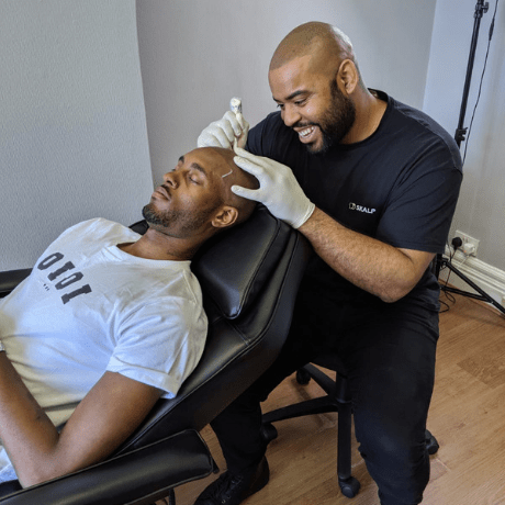 mr-tinder-having-treatment-at-skalp.png