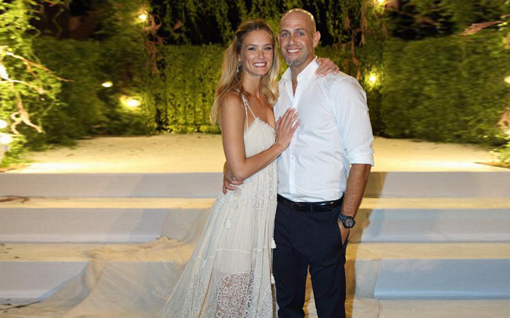 r-refaeli-is-living-happily-with-her-husband-adi-ezra-and-children-know-about-their-married-life.png
