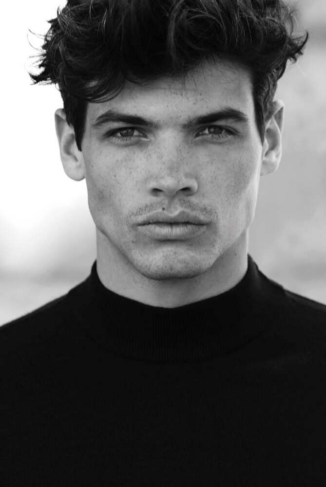 xavier-grey-v0-0hiyv6lw16rc1.jpg