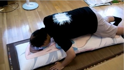 nsfw-android-app-sex-pillow.jpg